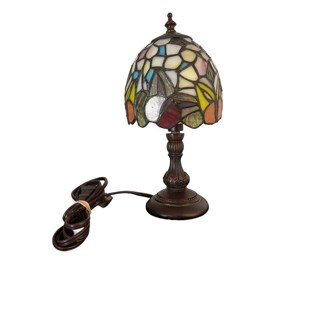 Beautiful Vintage 12 inch Tiffany Style Table Lamp